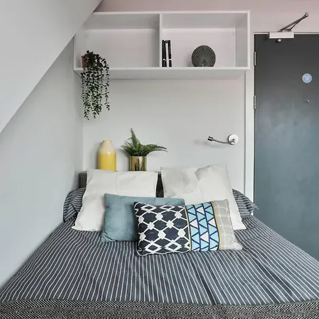 For Students Only - Samuel Tuke In Apartamento *