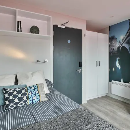 Apartamento For Students Only - Samuel Tuke In *