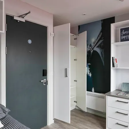 For Students Only - Samuel Tuke In Apartamento