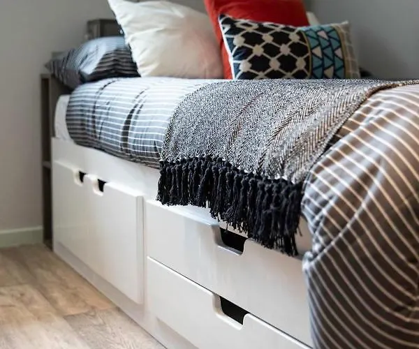 For Students Only - Samuel Tuke In Apartamento York