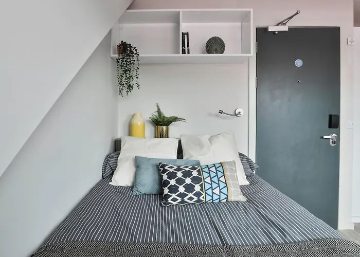 For Students Only - Samuel Tuke In Apartamento *