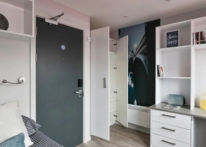 For Students Only - Samuel Tuke In Apartamento